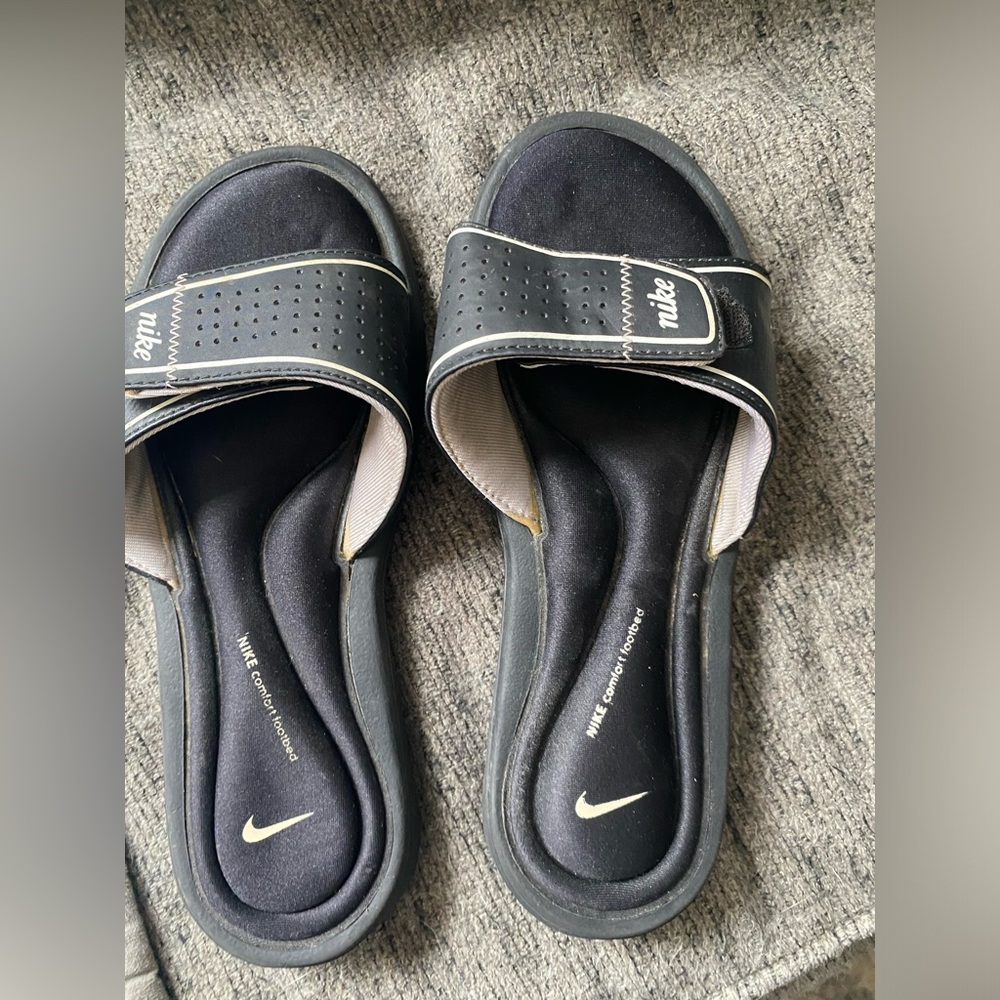 Nike Women's Black Comfort Sandals